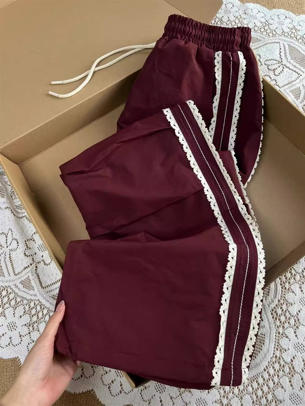 Casual Wide-leg Pants With Lace Trim And An Elastic Waist