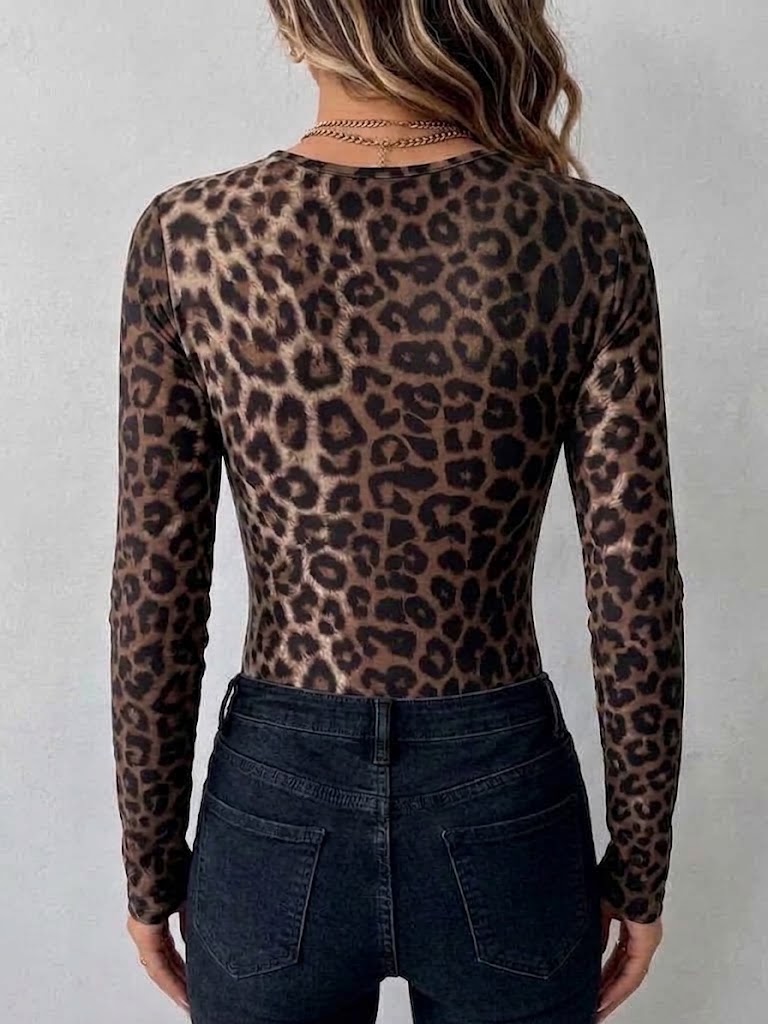 Leopard-print Cut-out Long-sleeve Fitted Top With A Round Neck