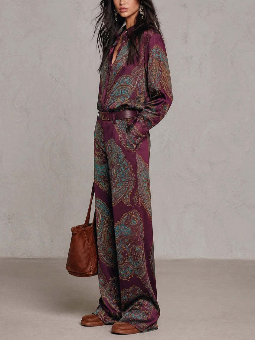 Two-piece Set Featuring A Satin Shirt And Trousers With A Vintage Paisley Print.
